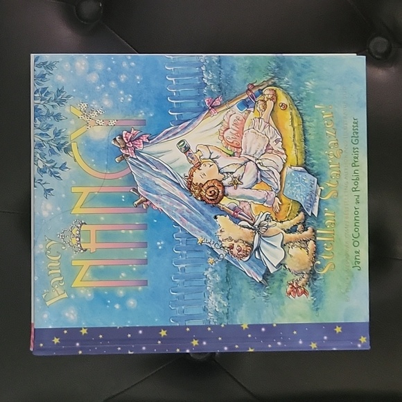 Fancy Nancy's Bountiful Box of Books - Picture 5 of 7